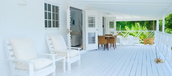 Modern 2-bed 3-bath apartment in St George's with OUT OF THIS WORLD views.