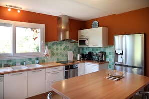 Microwave, dishwasher