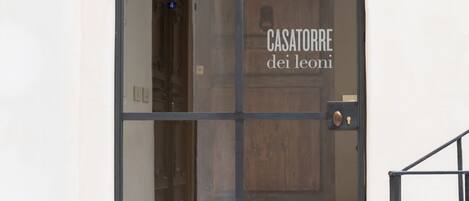 تفاصيل الفندق من الخارج