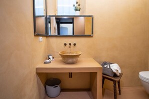 Dusche, Haartrockner, Bidet, Handtücher