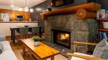 Télévision, cheminée