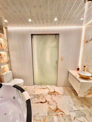 Jetted tub, hair dryer, towels, soap