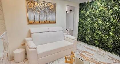 Dubai-Inspired Luxury Suite Private Jacuzzi!