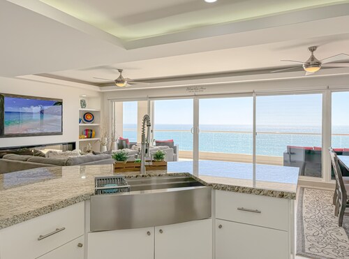 LuxuryPenthouse-Jolla Excellence-Indoorpool&Beach