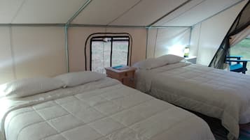 1 bedroom, bed sheets