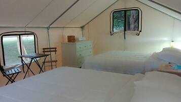 1 bedroom, bed sheets