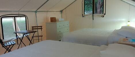 1 bedroom, bed sheets