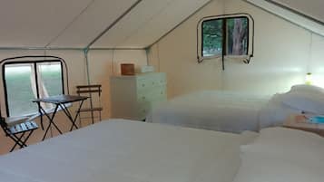 1 bedroom, bed sheets