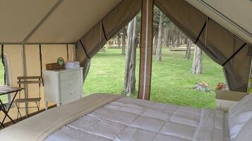 1 bedroom, bed sheets