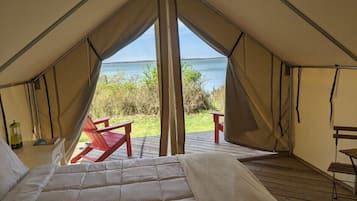 1 bedroom, bed sheets
