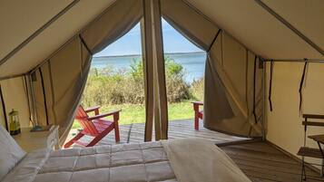 1 bedroom, bed sheets