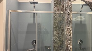 Shower, hair dryer, bidet, towels - Ac Gold B&B-Deluxe Double/Double Room Single Beds (Reggio Calabria)