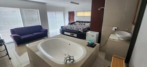 تجهيزات دش، مناشف، ورق حمّام