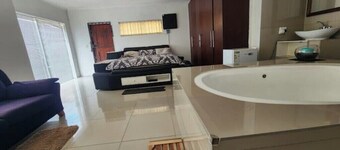 Charming 2-bedroom house in fabulous Cape Town with WiFi