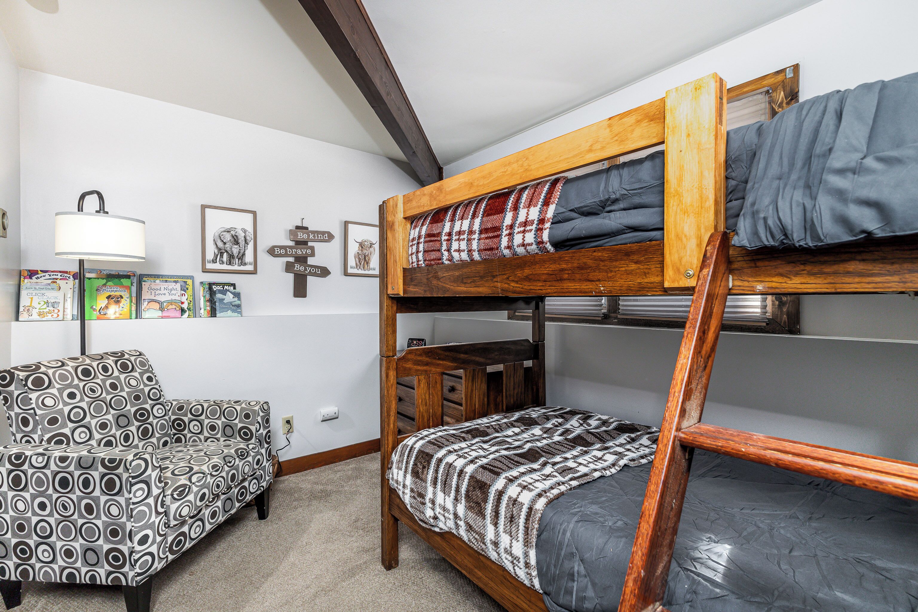 4 soverom, strykejern/-brett, reiseseng for barn og wi-fi (inkludert)