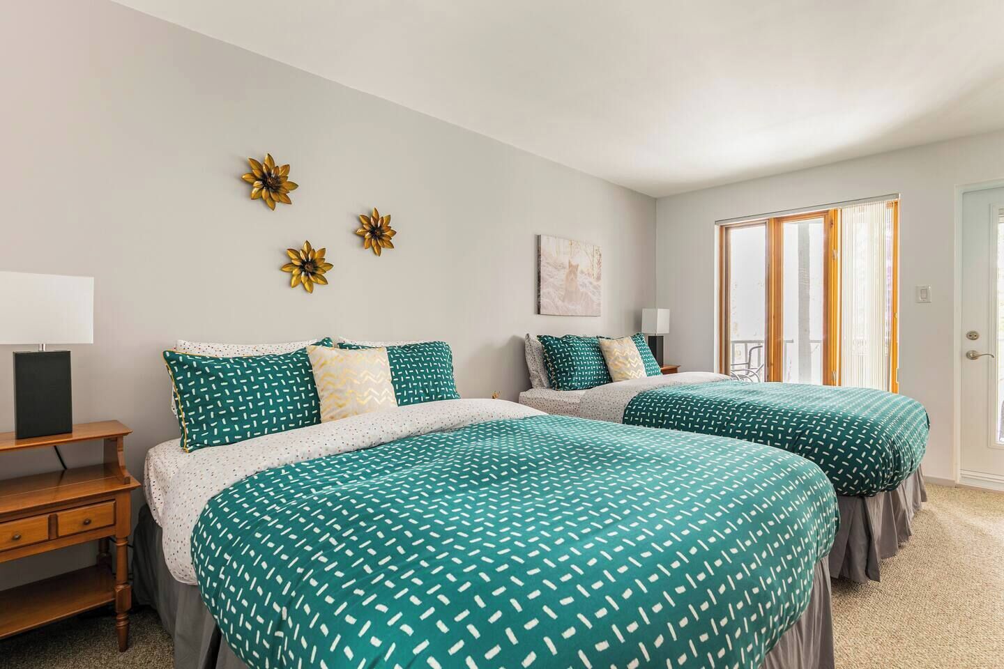 2 chambres, bureau, fer et planche à repasser, lit parapluie