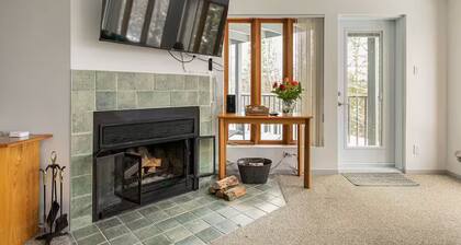 O'Tremblant-Nature with Fireplace/Plein air avec foyer