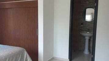 3 Schlafzimmer, Bügeleisen/Bügelbrett, WLAN, Bettwäsche