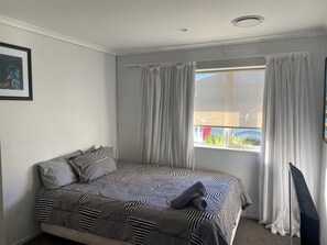 4 chambres, fer et planche à repasser, Wi-Fi, literie fournie