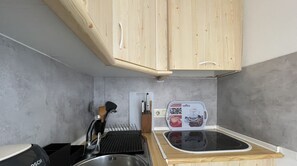 Frigorifero, microonde, forno, macchina per tè/caffè