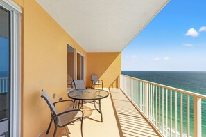 Kondominium, Beberapa Tempat Tidur, balkon, pemandangan samudra (Treasure Island Resort 2011) | Teras/patio