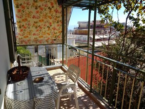 Outdoor dining - Family-friendly house, 300 meters distance from the center. (Kavala)