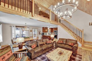 TV, fireplace - Emerald Bliss, MiniGolf Bowling Playset Beach Horseshoe Cornhole (Towamensing Trails)