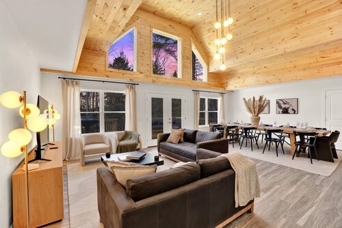 Bliss by the Lake, Private Lakefront Kayaks MovieRoom FirePit HotTub