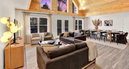 Bliss by the Lake, Private Lakefront Kayaks MovieRoom FirePit HotTub