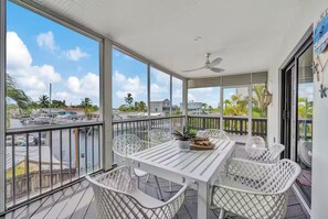 Outdoor dining - Villa Yeri is a spacious 4-bedroom house in enchanting Key Largo with AC, Wi-Fi (Key Largo)