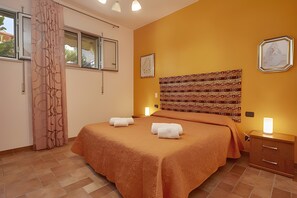 3 chambres, fer et planche à repasser, Wi-Fi gratuit, draps fournis