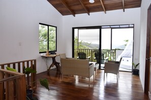 Comfort Apartment, Balcony, Mountain View | Living area