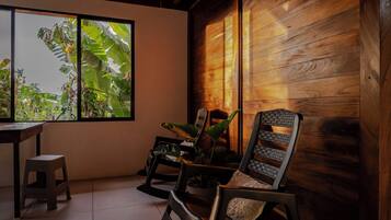 Comfort Apartment, Balcony, Mountain View | Living area