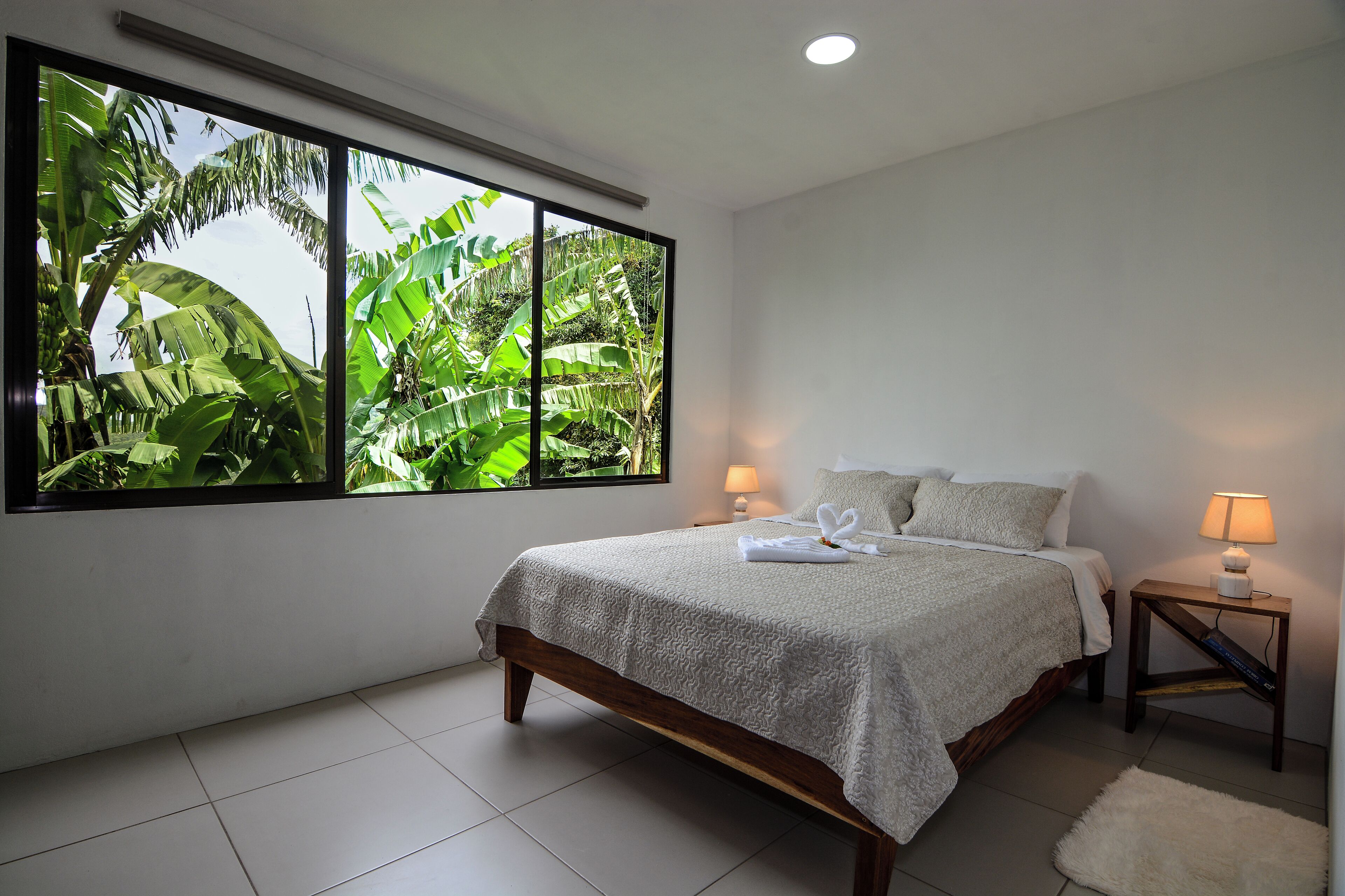 2 عدّة غرف نوم ومساحة عمل للكمبيوتر المحمول وواي فاي مجانًا