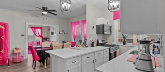 Barbie's Dreamhouse - Sleeps 6 Near Botanical Gardens & Tower Grove Park