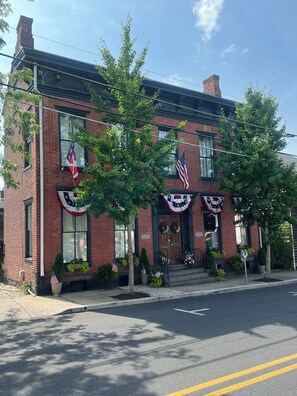 Exterior - Hunterstown Suite in charming Olinger House B&B in historic, downtown Gettysburg (Gettysburg)