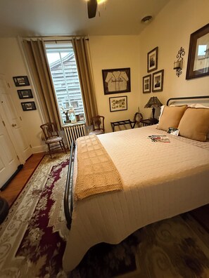 1 bedroom, iron/ironing board, WiFi, bed sheets - Hunterstown Suite in charming Olinger House B&B in historic, downtown Gettysburg (Gettysburg)