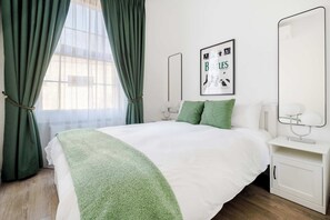 4 bedrooms, desk, iron/ironing board, travel cot