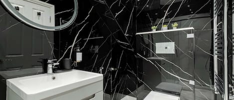 Douche, articles de toilette écologiques, sÚche-cheveux, bidet
