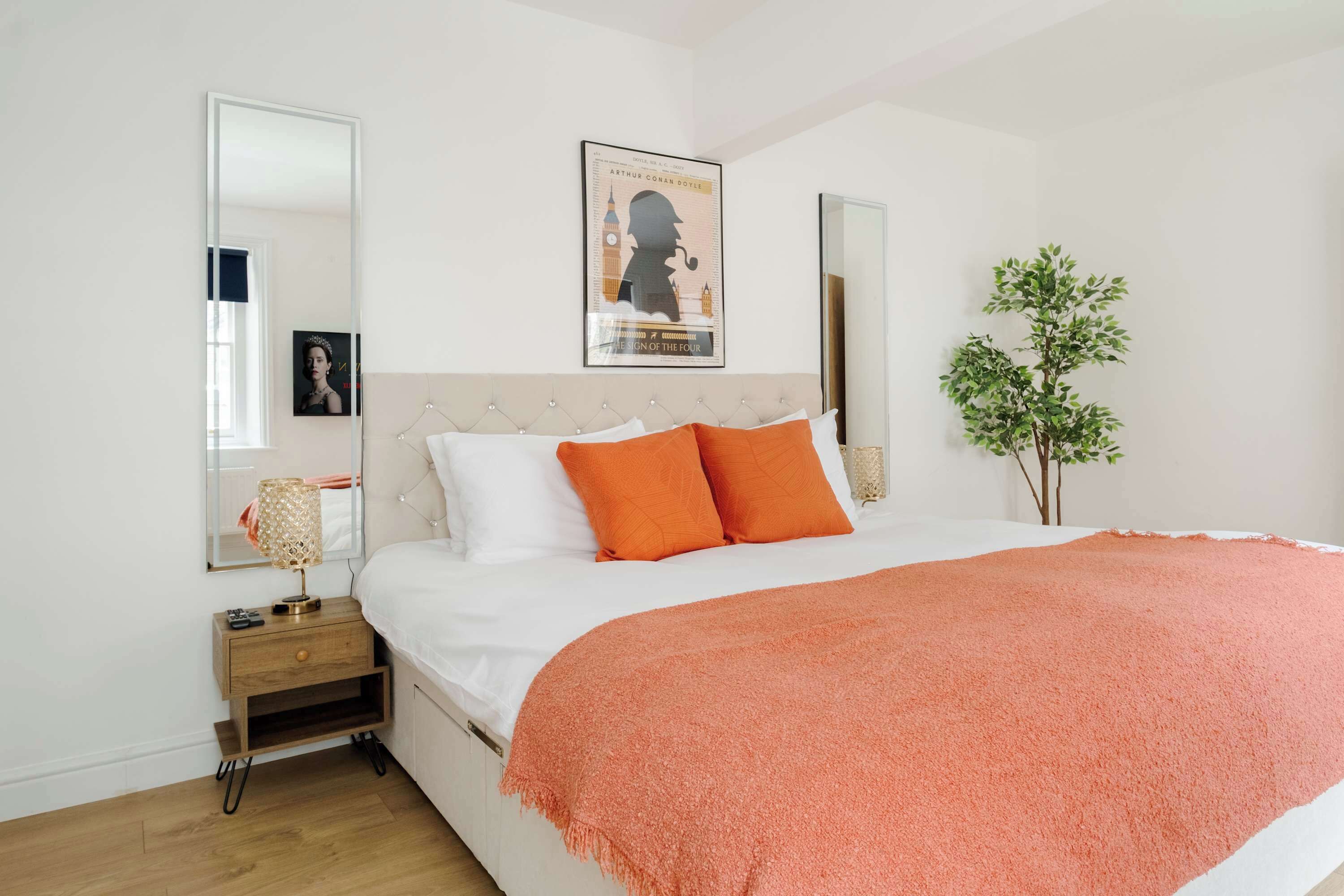 3 bedrooms, in-room safe, desk, iron/ironing board