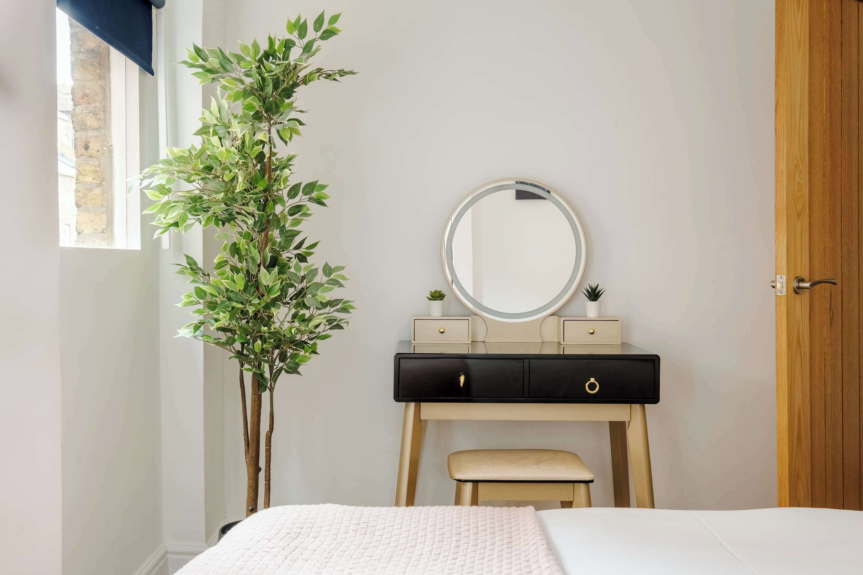 3 Schlafzimmer, Zimmersafe, Schreibtisch, Bügeleisen/Bügelbrett