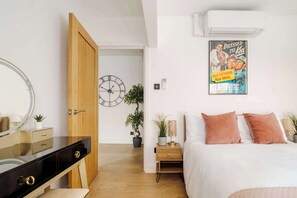 3 camere, una cassaforte in camera, una scrivania, ferro/asse da stiro