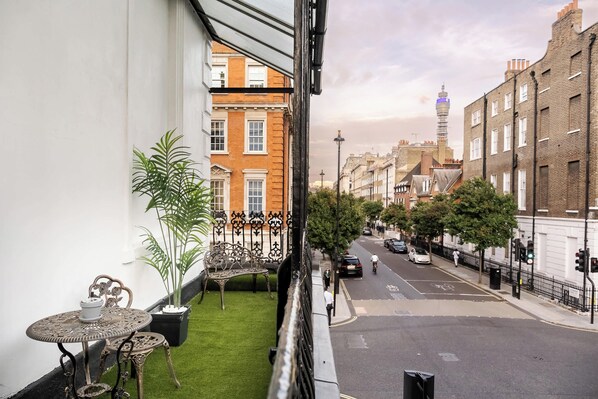 Outdoor dining - Elegant 2 Bedrooms Flat on Harley Street in the ♥️ of Central London w/ Air Con (Greater London)