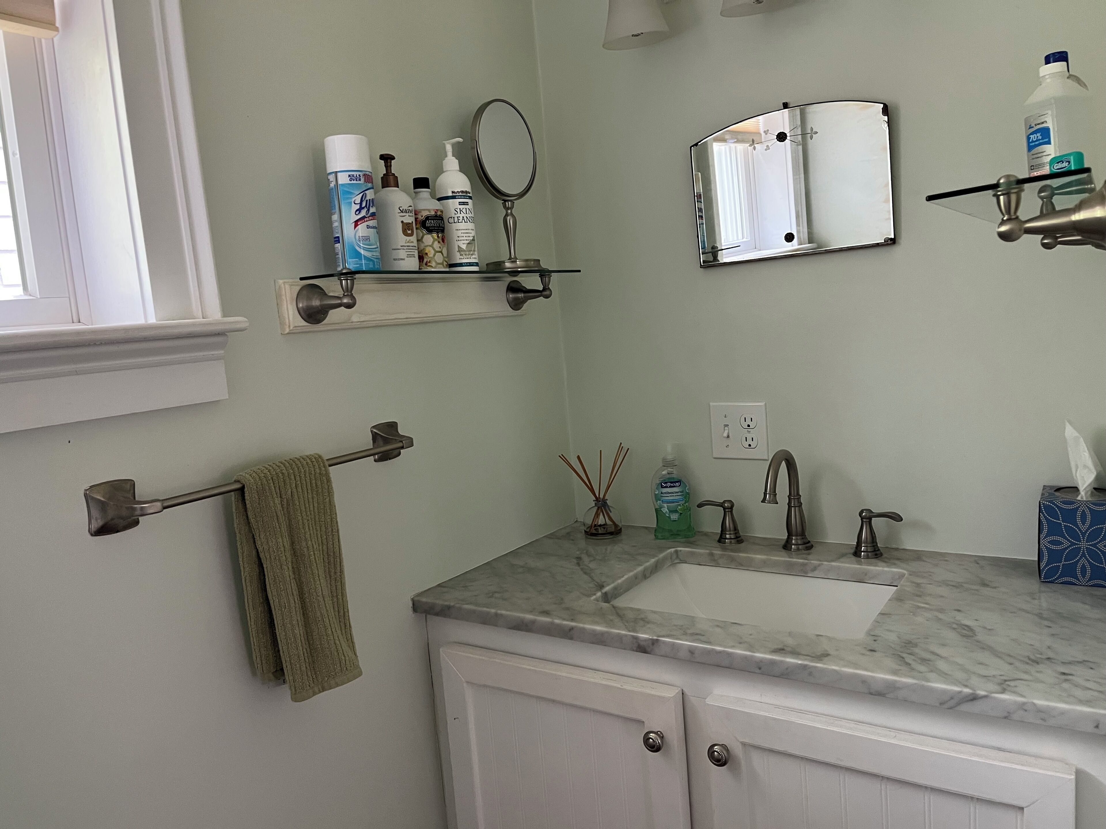 シャワー、ヘアドライヤー、タオル、石鹸