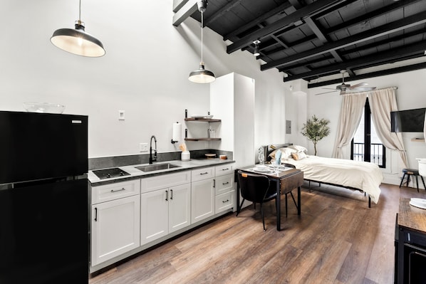 Classic Studio | In-room dining