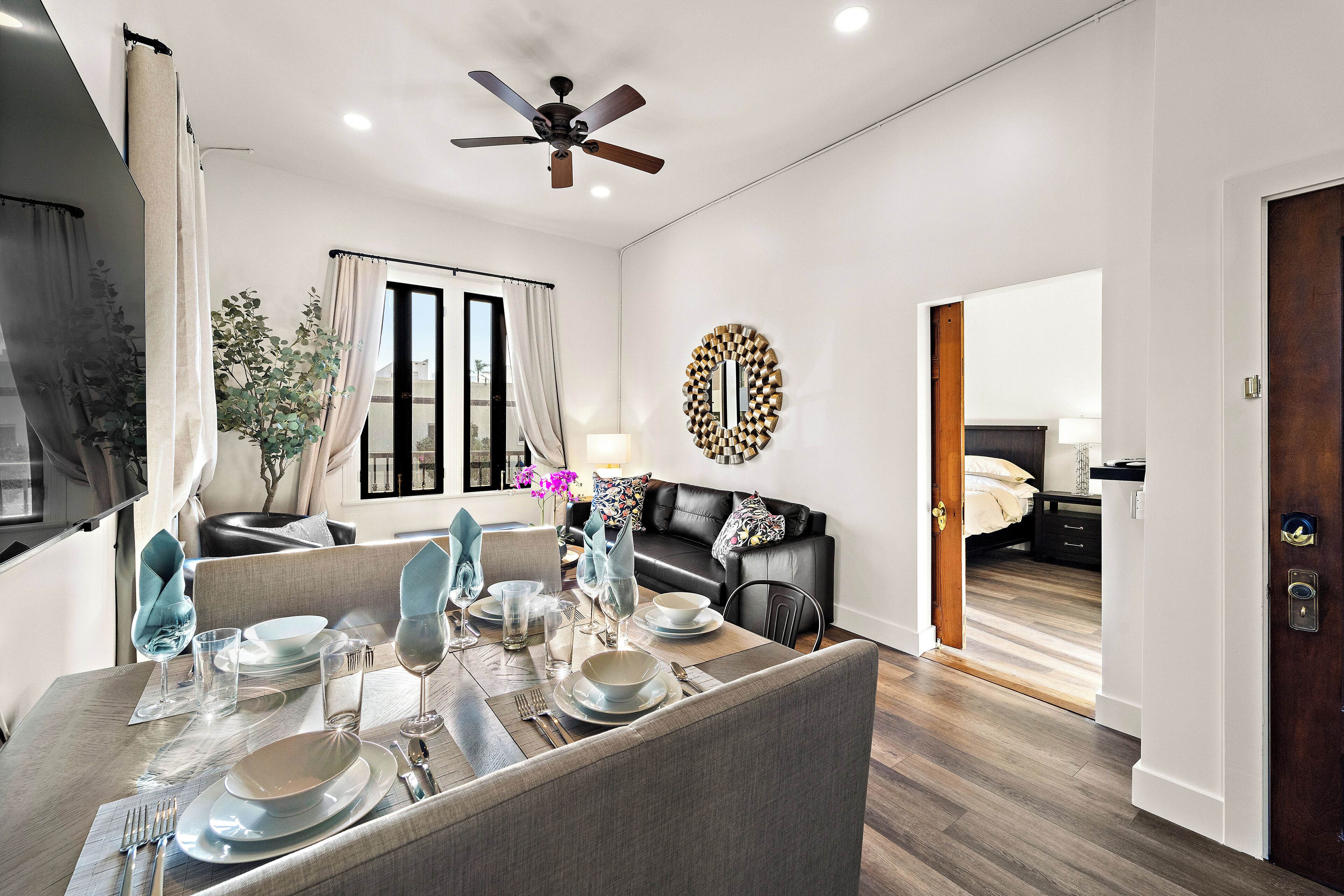 Deluxe Double Room | Dining room