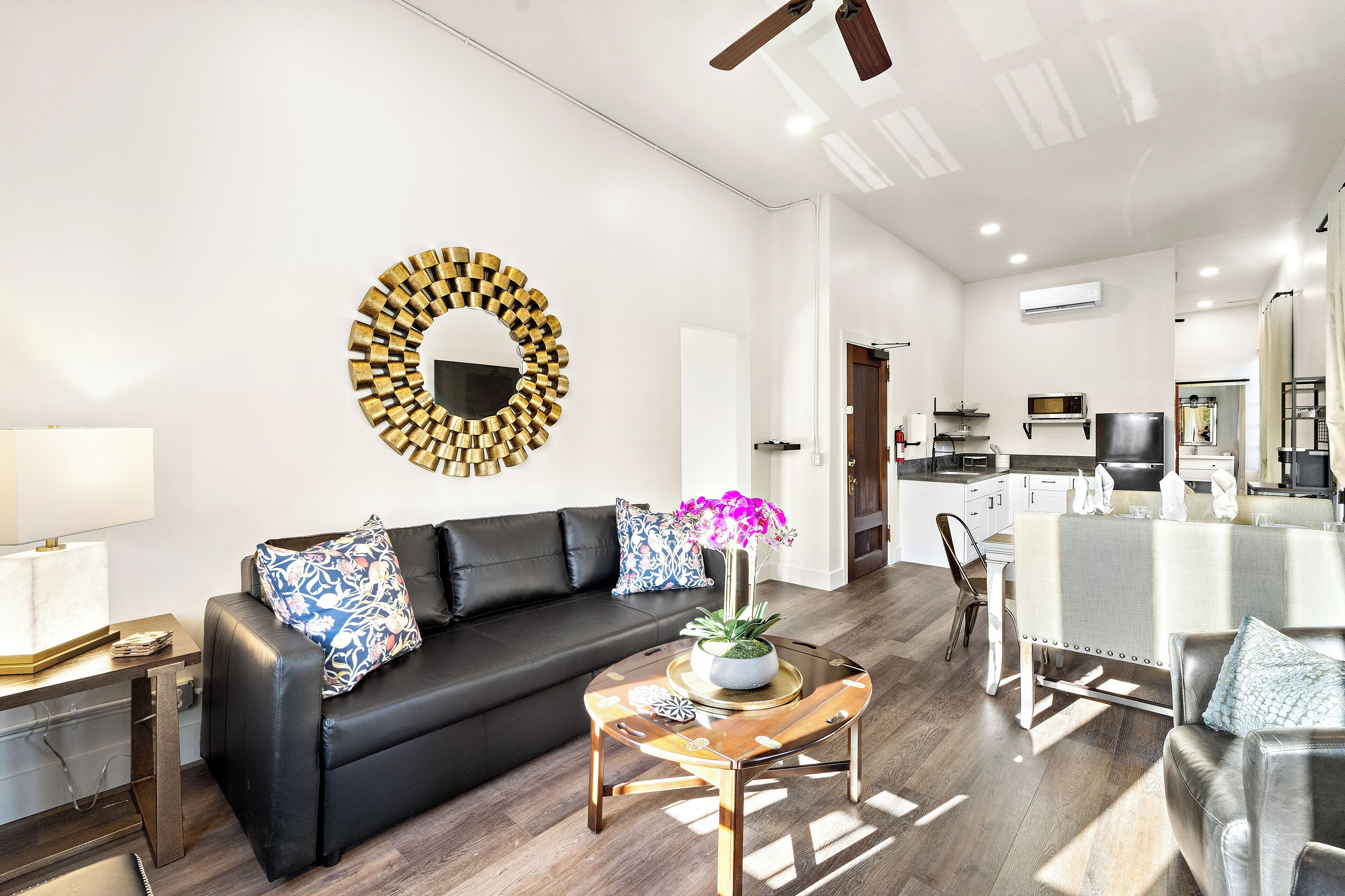 Deluxe Double Room | Living area