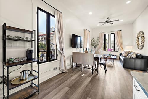 Deluxe Double Room | Living area