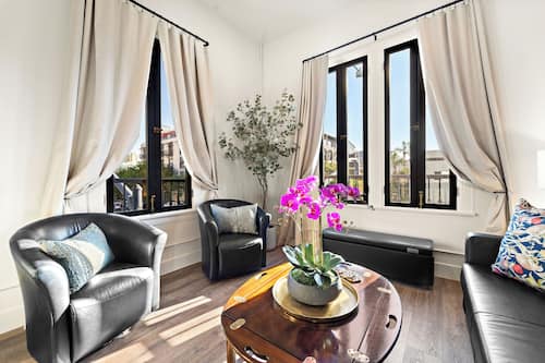 Deluxe Double Room | Living area