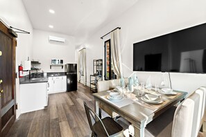 Deluxe Double Room | Ruang makan